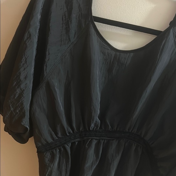 Elegant Black Women's Top - Picture 4 of 4